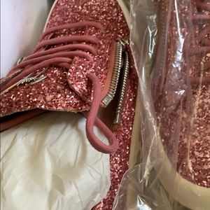 Meet your Posher, Dawn